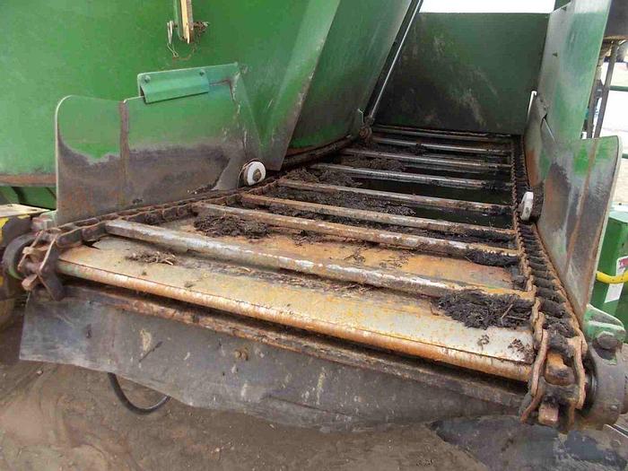 Used Loewen 1402 Vertical Feed Mixer