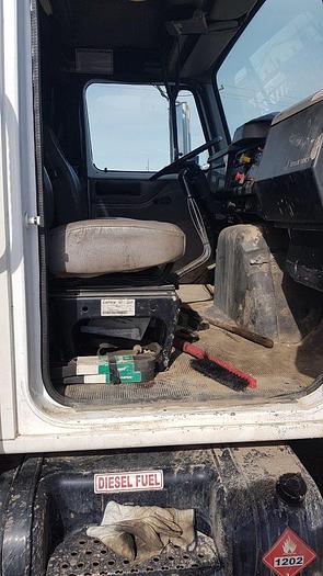 Used 2000 INTERNATIONAL-IHC 4900 Series Tandem Axle Deck Truck