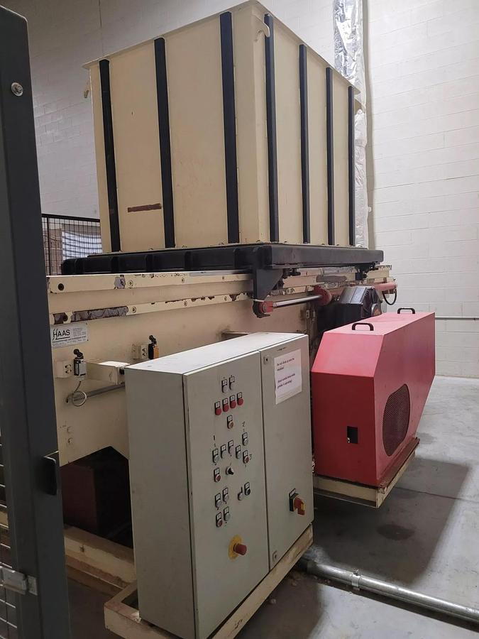Used HAAS 75 HP VERTICAL WOOD WASTE GRINDER 57" OPENING
