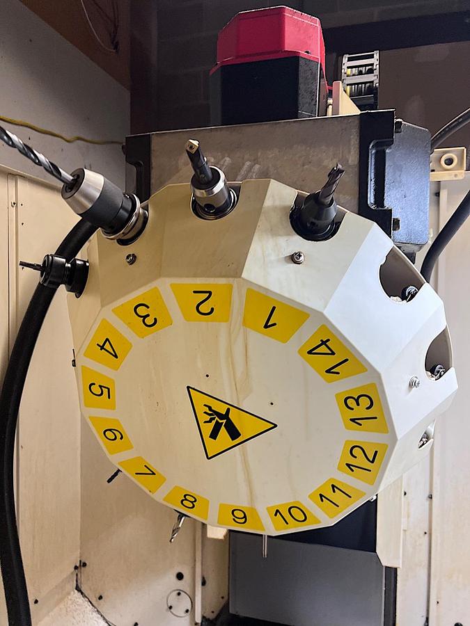 Used 2014 Fanuc a-D14MiA5 CNC Vertical Milling Center