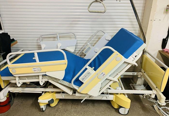 Used Set of 5 x Electric hospital bed Stiegelmeyer Vitano with mattress , NEW BATTERIES!
