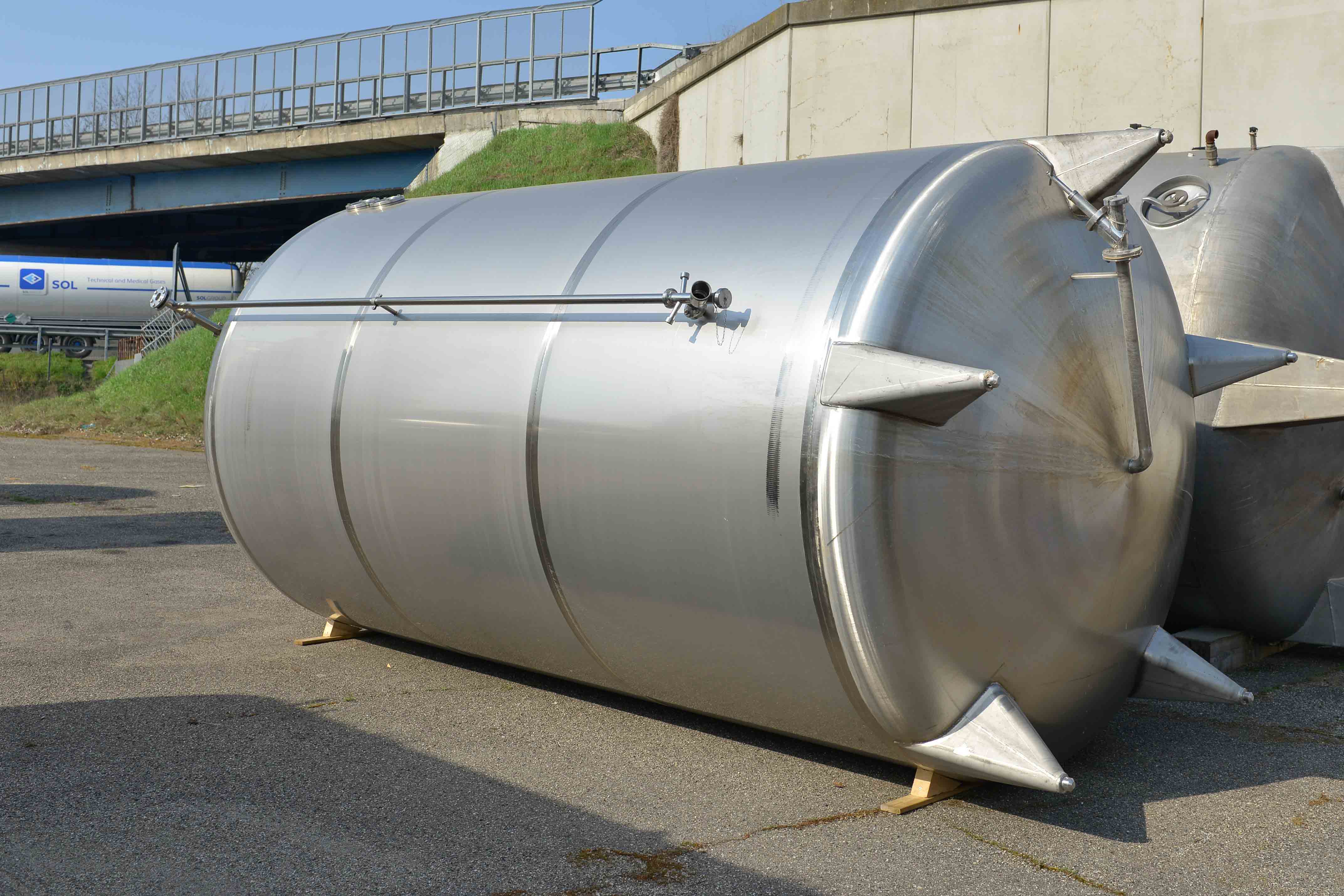 Used Serbatoio verticale 25.900 litri in acciaio inox AISI316