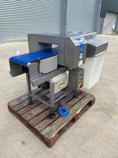 Used LOMA IQ2 METAL DETECTOR