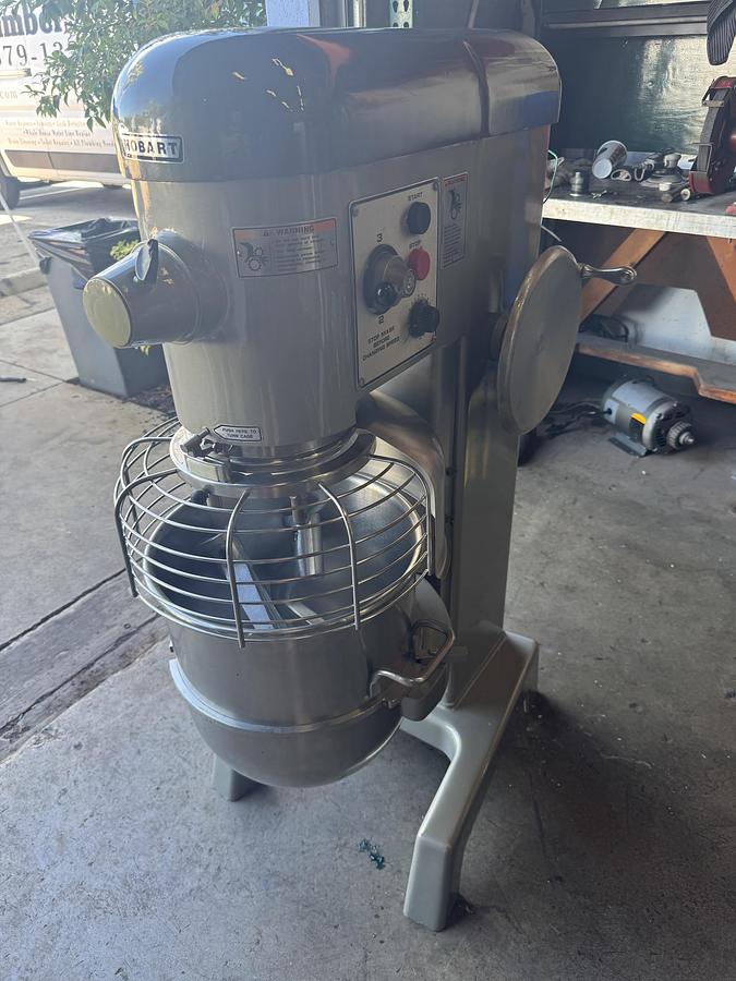 Refurbished Hobart D340 40 quart mixer comes with stainless steel bowl and one attachment