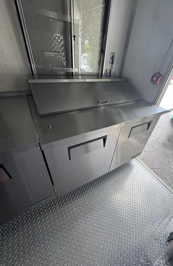 2016 Ford gas 2108 original miles 28’ food truck used only 7 times