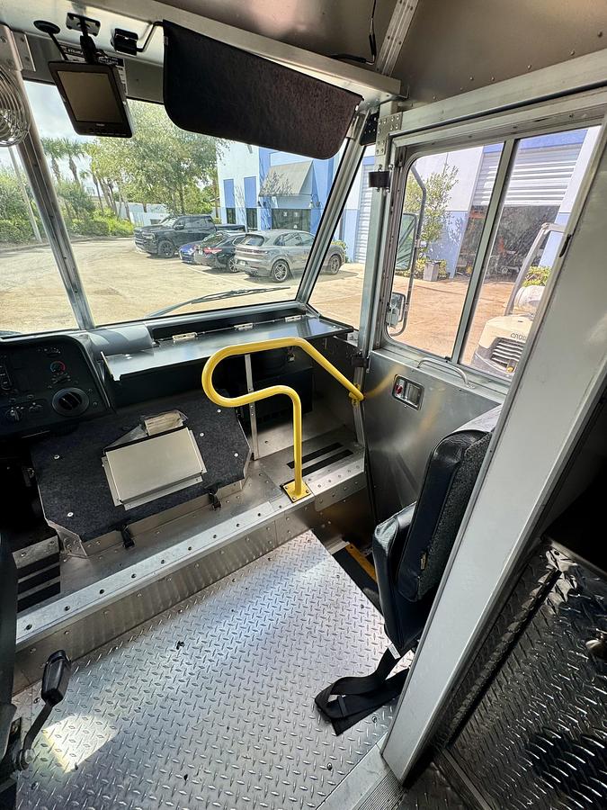 2016 Ford gas 2108 original miles 28’ food truck used only 7 times