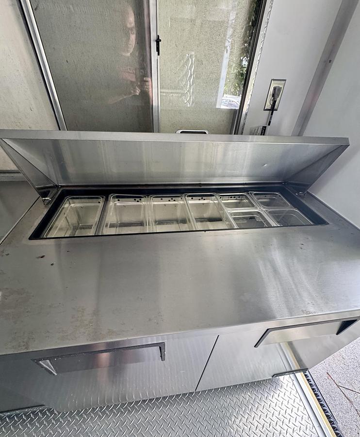 2016 Ford gas 2108 original miles 28’ food truck used only 7 times