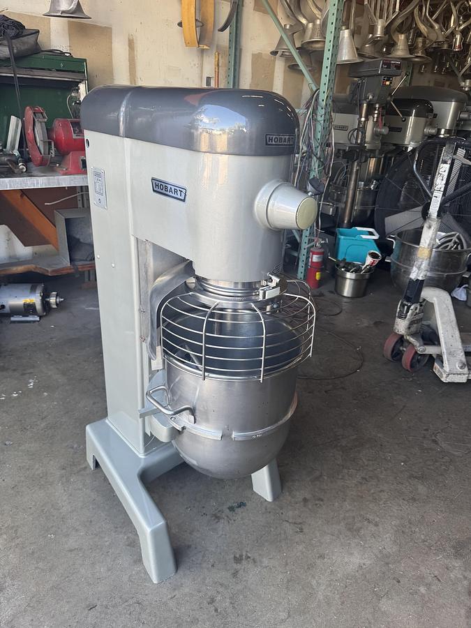 Refurbished Hobart D340 40 quart mixer comes with stainless steel bowl and one attachment 