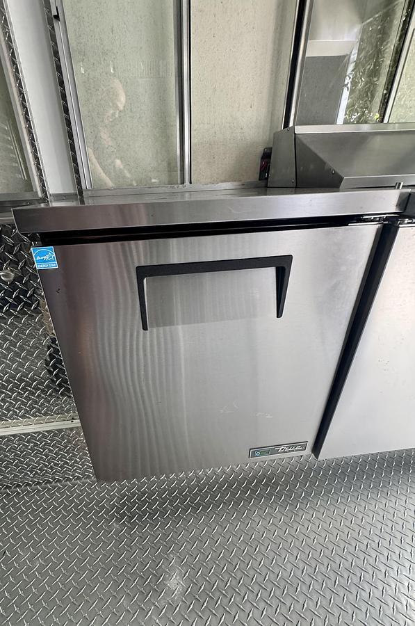 2016 Ford gas 2108 original miles 28’ food truck used only 7 times