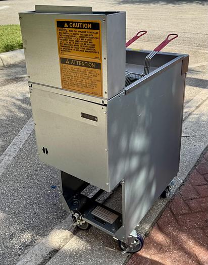 Vulcan LG300 Gas Fryer - (1) 40 lb Vat, Floor Model, Natural Gas