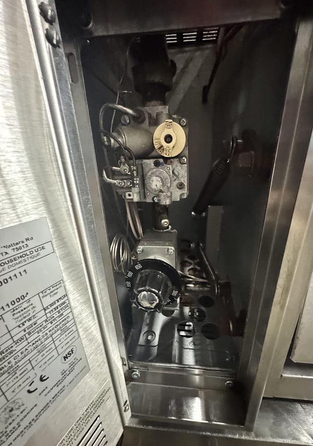 Refurbished Bakers Pride 252 Super Deck Floor Model Double Pizza Deck Oven - Natural Gas (reconditioned)