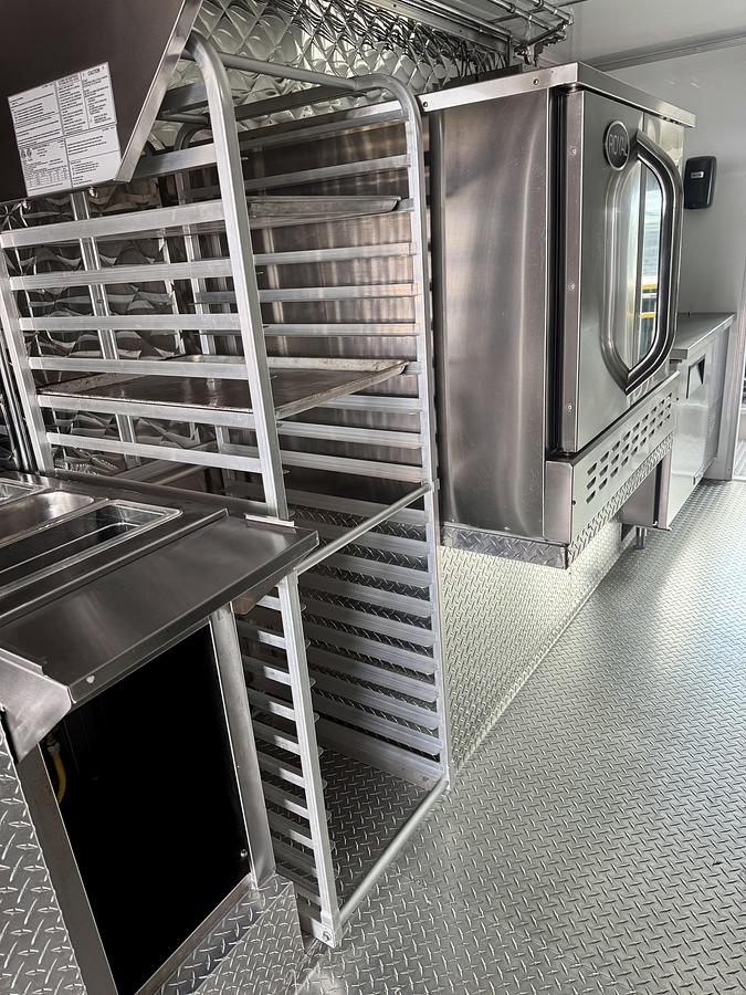 2016 Ford gas 2108 original miles 28’ food truck used only 7 times