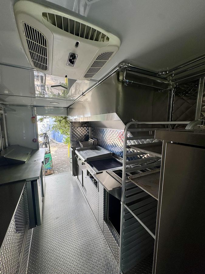 2016 Ford gas 2108 original miles 28’ food truck used only 7 times