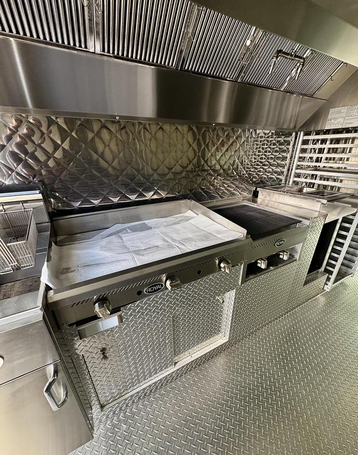 2016 Ford gas 2108 original miles 28’ food truck used only 7 times