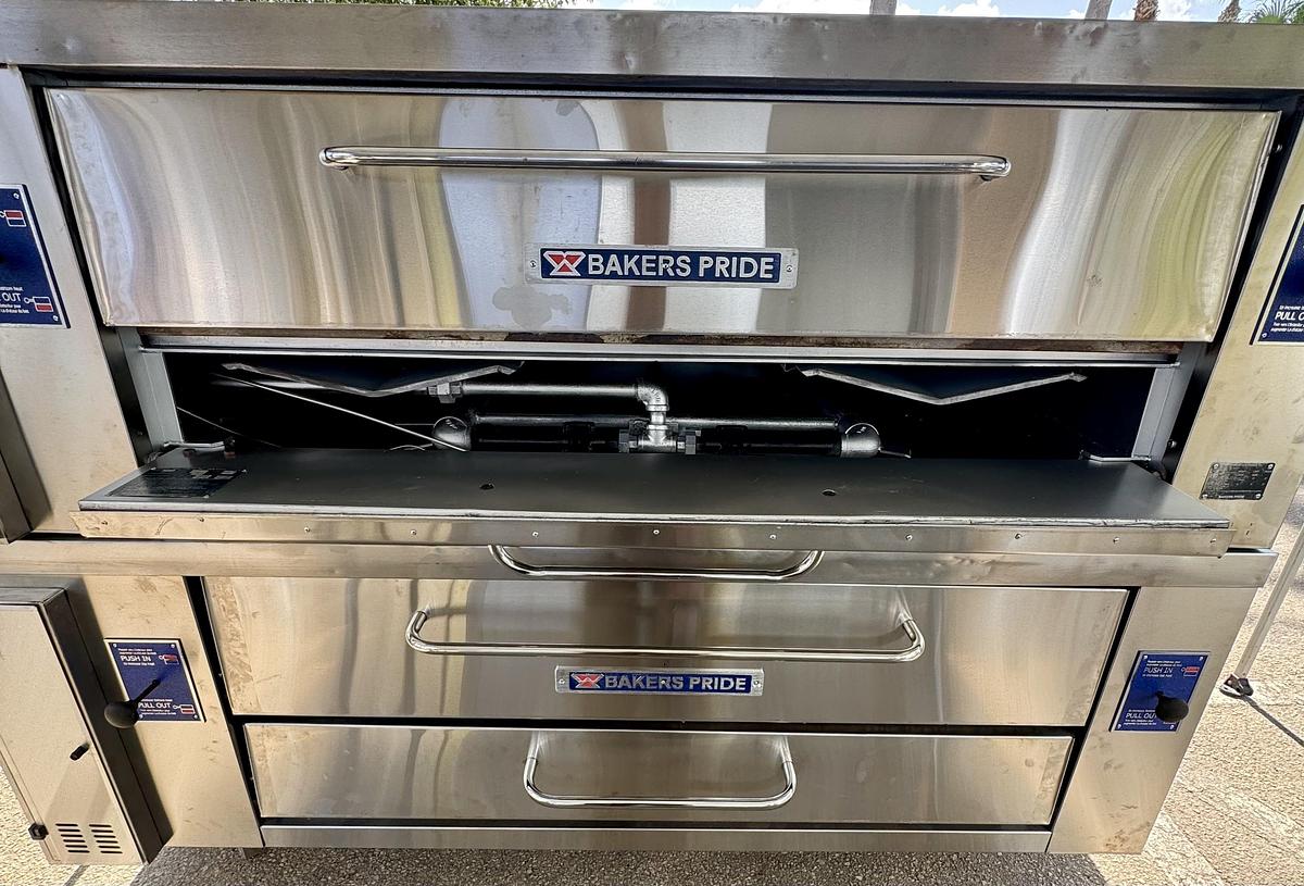 Refurbished Bakerspride Y602 reconditioned Doublestack 6 pie pizza oven