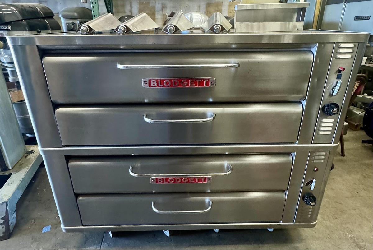 Refurbished Blodgett 961 Doublestack LP pizza oven comes with seasoned stones. Can be converted for an additional fee