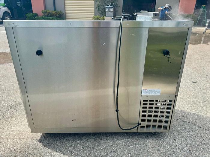 Used Everest Refrigeration EBB48G-SS 49 Inch Stainless Steel Two Section Glass Door Back Bar Cooler 14 Cubic Feet