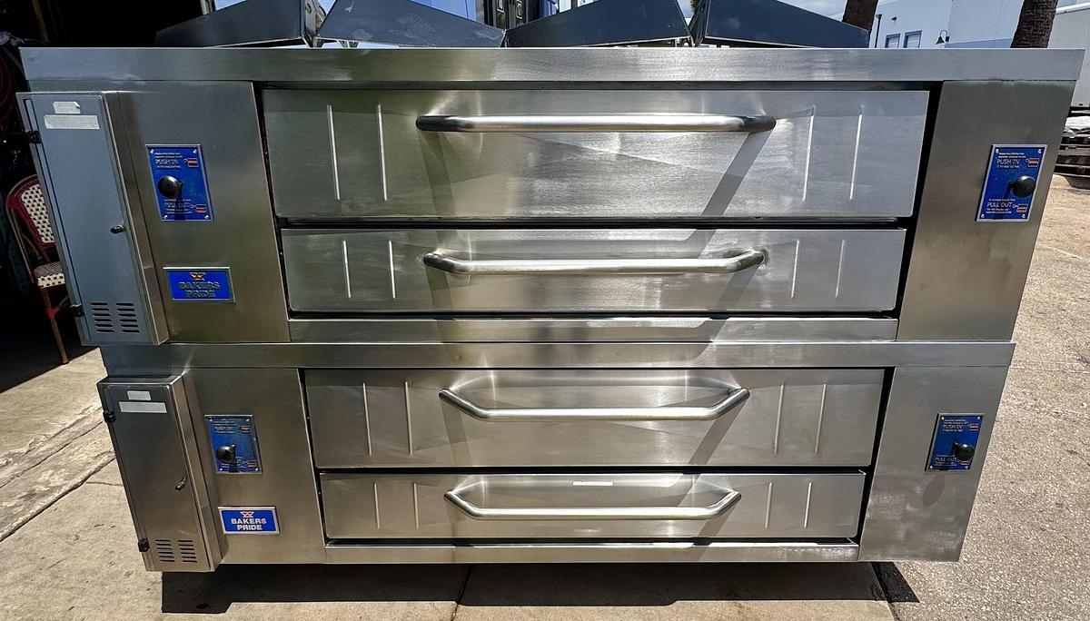 Refurbished Bakerspride Y802 reconditioned Doublestack 6 pie pizza oven