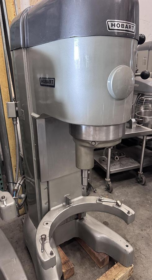 Refurbished Hobart M802 comes With Stainless Bowl, Dolly and one Attachment.