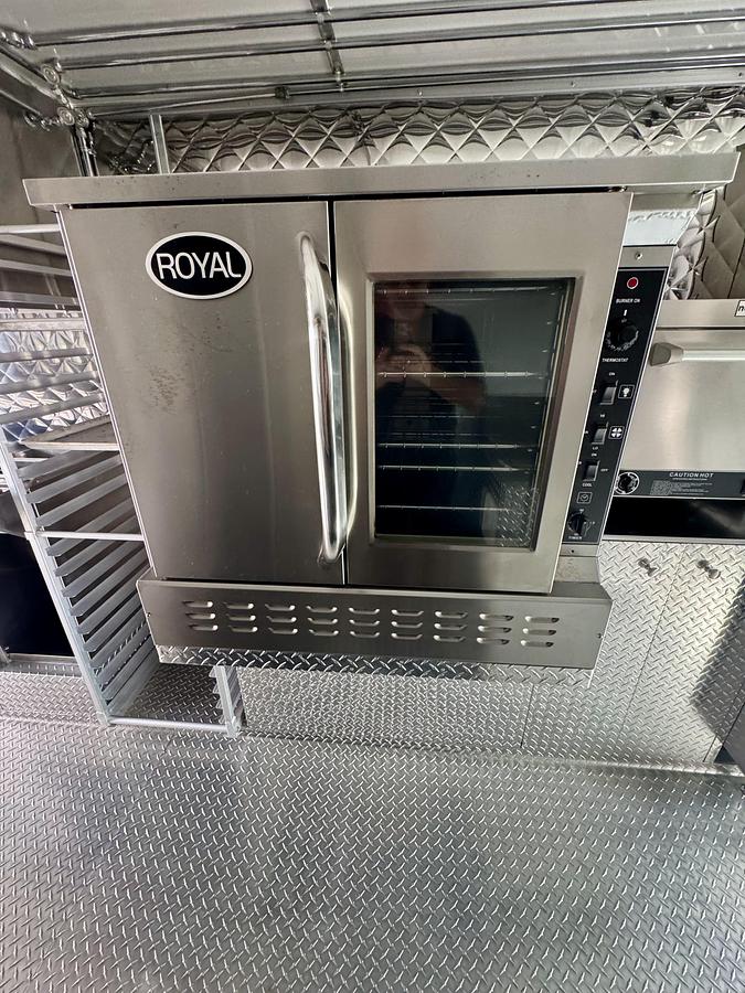 2016 Ford gas 2108 original miles 28’ food truck used only 7 times