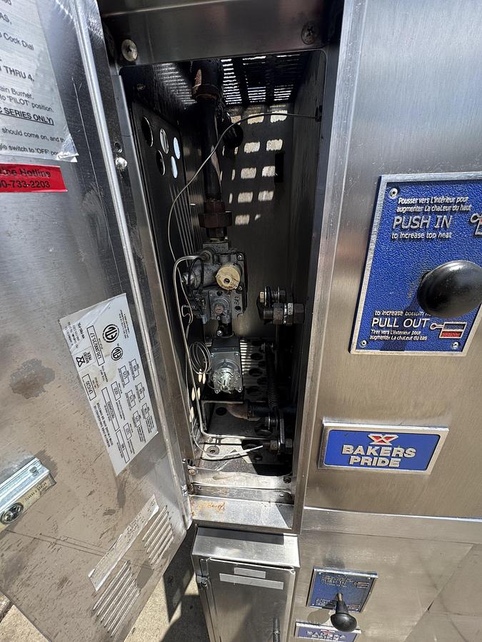 Refurbished Bakerspride Y802 reconditioned Doublestack 6 pie pizza oven