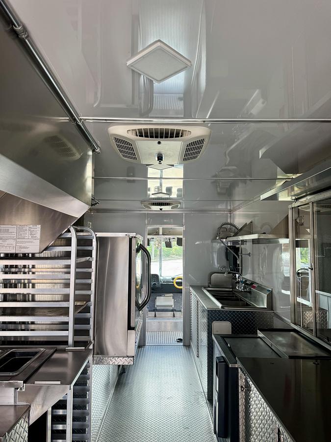 2016 Ford gas 2108 original miles 28’ food truck used only 7 times