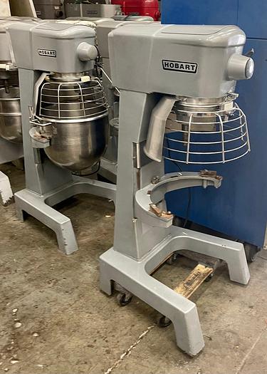 Used Hobart 30 Qt Heavy Duty Mixer D300T w/ SS Bowl, Guard and 3 Attachments