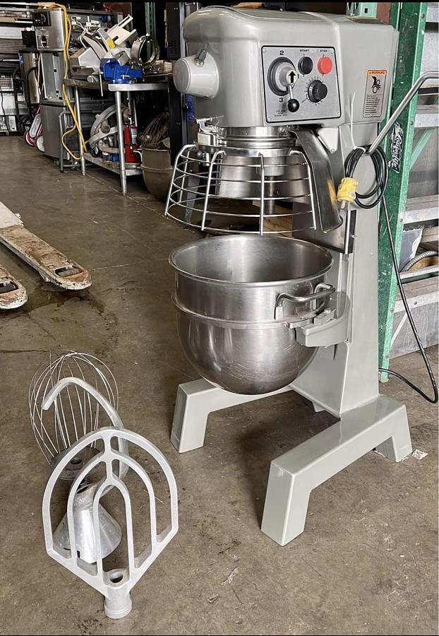 Refurbished Hobart D300T 30 quart mixer 115V comes with stainless steel bowl and 3 attachments 