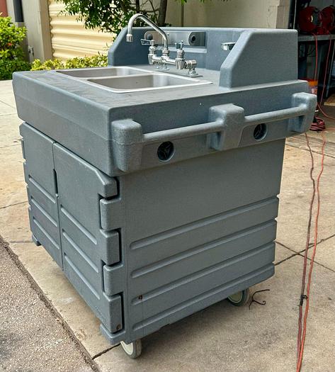 Used Cambro KSC402191 45 1/2"H Portable Sink Cart w/ (2) 4"D Bowls, Hot Water