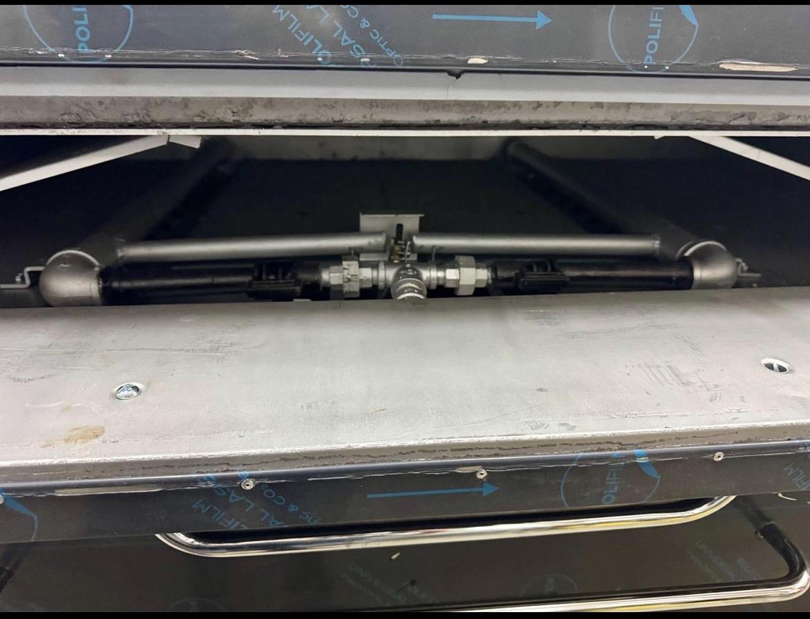 Refurbished Bakers Pride Y-602BL Super Deck Floor Model Double Pizza Deck Oven - Natural Gas *Reconditioned*