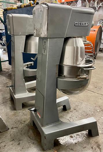 Used Hobart 30 Qt Heavy Duty Mixer D300T w/ SS Bowl, Guard and 3 Attachments