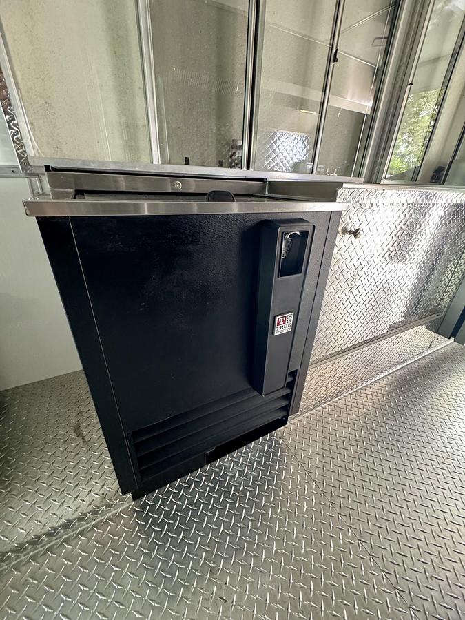 2016 Ford gas 2108 original miles 28’ food truck used only 7 times