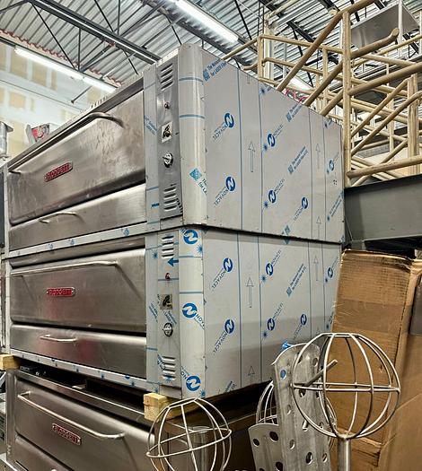 Used Blodgett 1060 completely reconditioned 6 pie pizza double stacked oven
