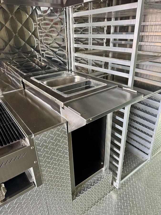 2016 Ford gas 2108 original miles 28’ food truck used only 7 times