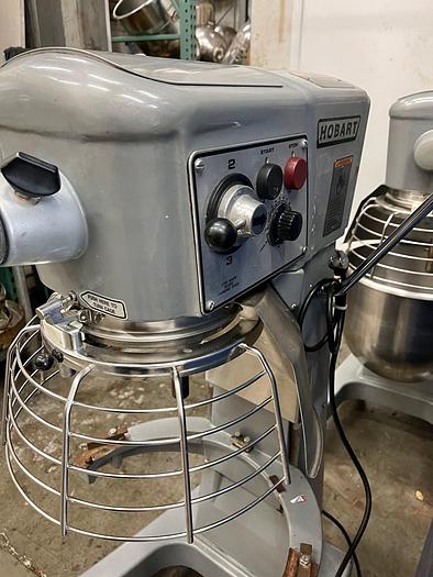 Used Hobart 30 Qt Heavy Duty Mixer D300T w/ SS Bowl, Guard and 3 Attachments