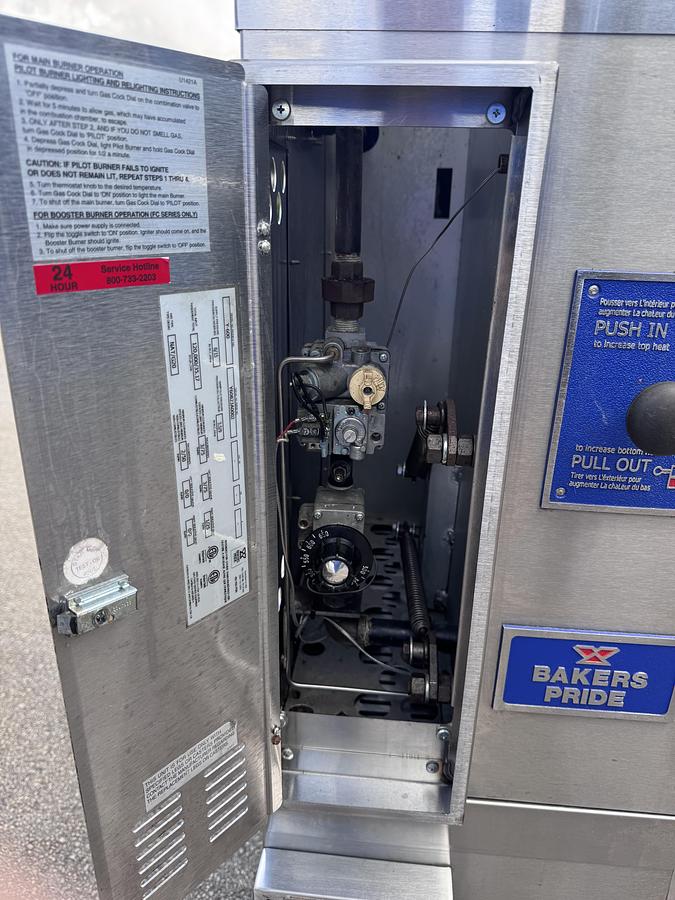 Refurbished Bakerspride Y602 Doublestack 6 pie pizza oven