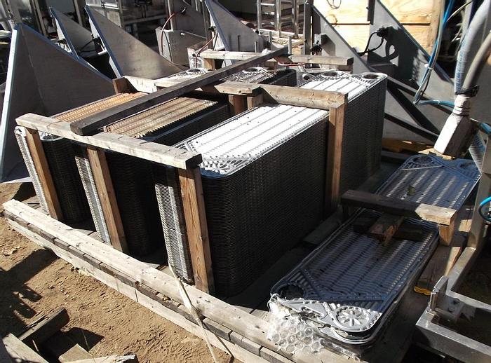 Used Heat Exchanger, Plate, 1100 SF, S/st, APV, (240) Plates #S740203