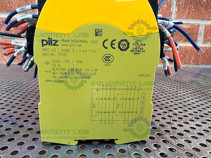 Used Pilz 772001 Safety Relay / Controller PNOZ mm0.1p w/ Pilz 751132 PNOZ s22