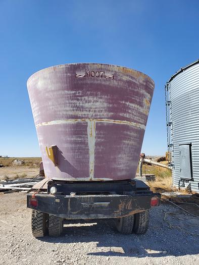 Used Peterbilt w/ Supreme 900T Vertical Feed Box - Allison Transmission