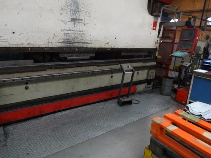 Utilisé Presse plieuse CNC marque BEYELER