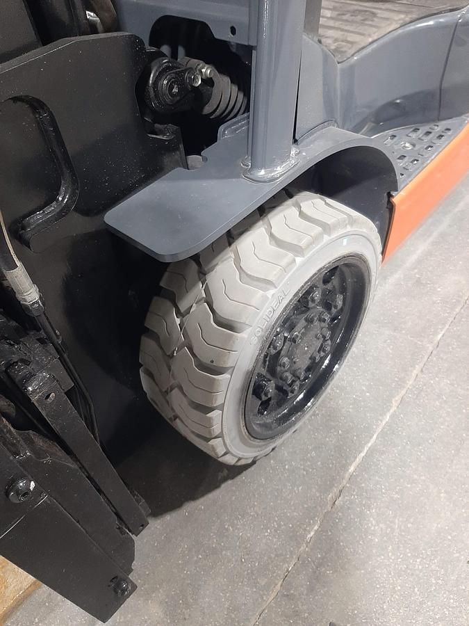 Used 2019 TOYOTA 8FGCU30 – 6000 lb. Forklift