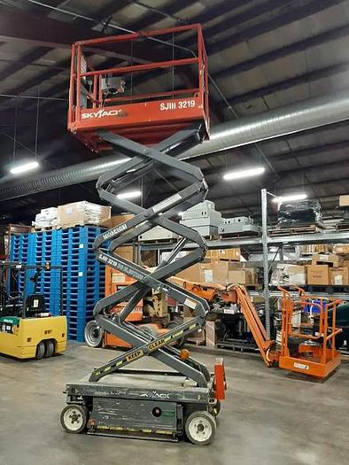 Used 2005 Skyjack SJIII 3219 scissor lift