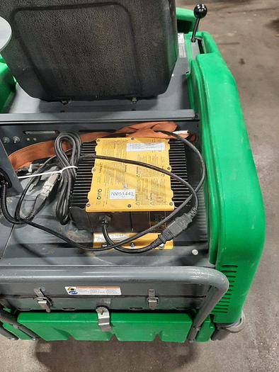 Used 2018 TENNANT - 6100 Ride on Sweeper