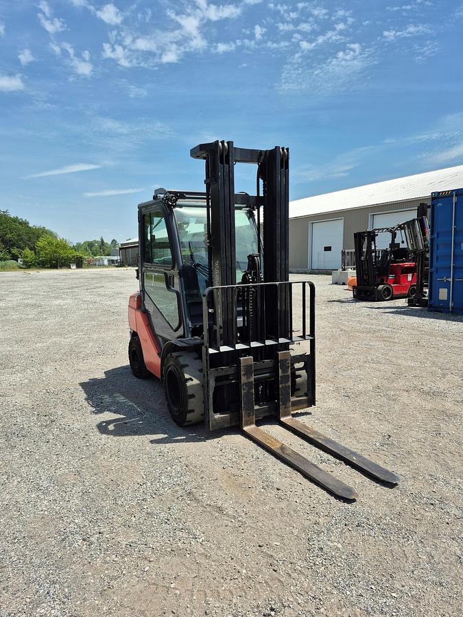 Used 2015 TOYOTA 8FGU32 – 7000 lb. Pneumatic Forklift with Cab