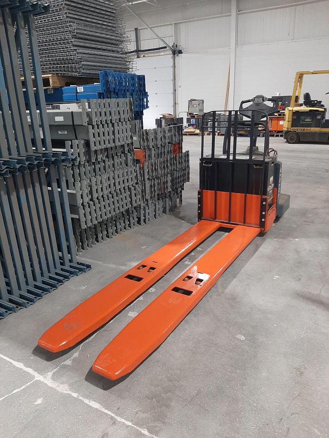 Used TOYOTA 8HBE30 Electric end-rider Pallet Jack