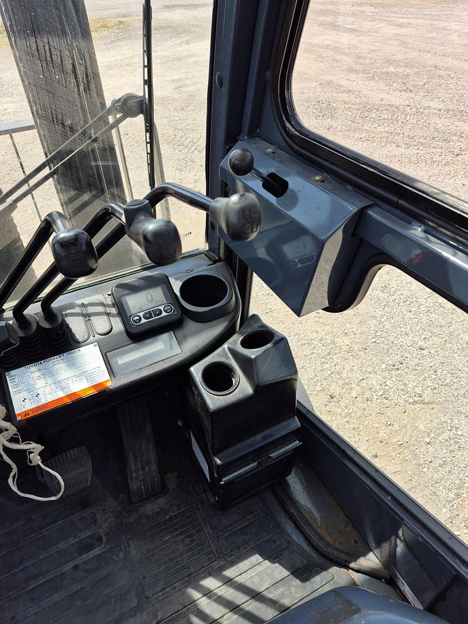 Used 2015 TOYOTA 8FGU32 – 7000 lb. Pneumatic Forklift with Cab