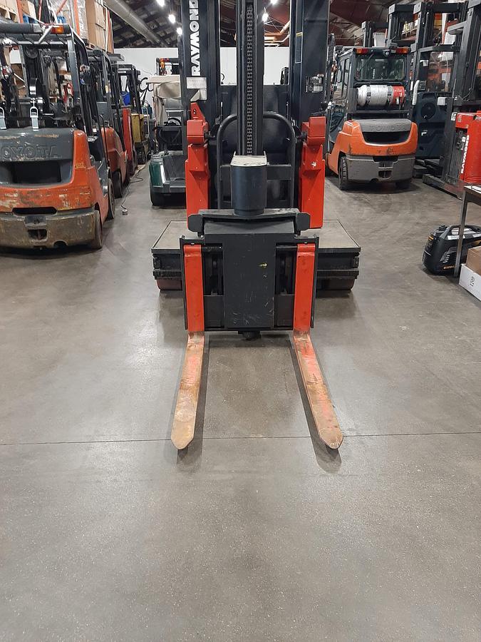 Used 1998 Raymond 537-CSR30T Electric Man Up Swing Reach Turret Forklift