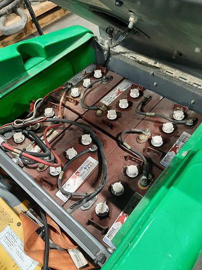 Used 2018 TENNANT - 6100 Ride on Sweeper