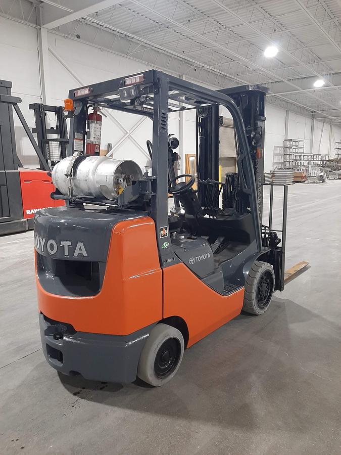 Used 2019 TOYOTA 8FGCU30 – 6000 lb. Forklift