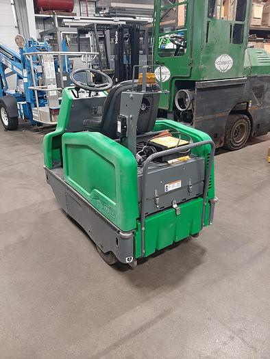 Used 2018 TENNANT - 6100 Ride on Sweeper